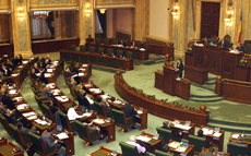 Modificarea Legii privind Statutul functionarilor publici a fost adoptata de Camera Deputatilor